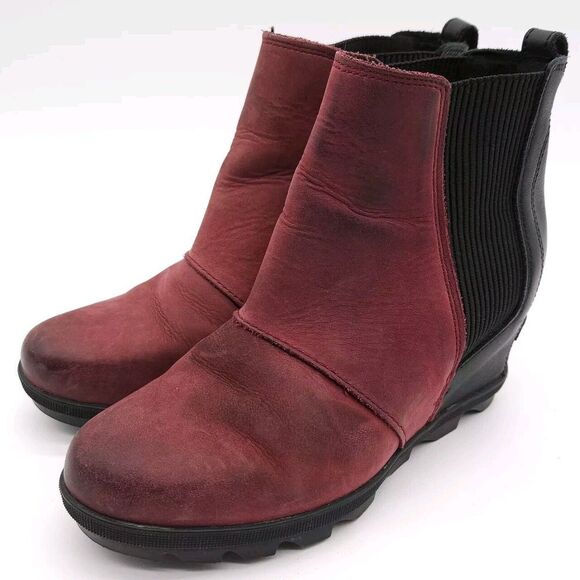 Sorel (Womens 7)‎ Joan of Arctic Chelsea Ankle Boots Red Suede Hidden Wedge Heel - Picture 1 of 7